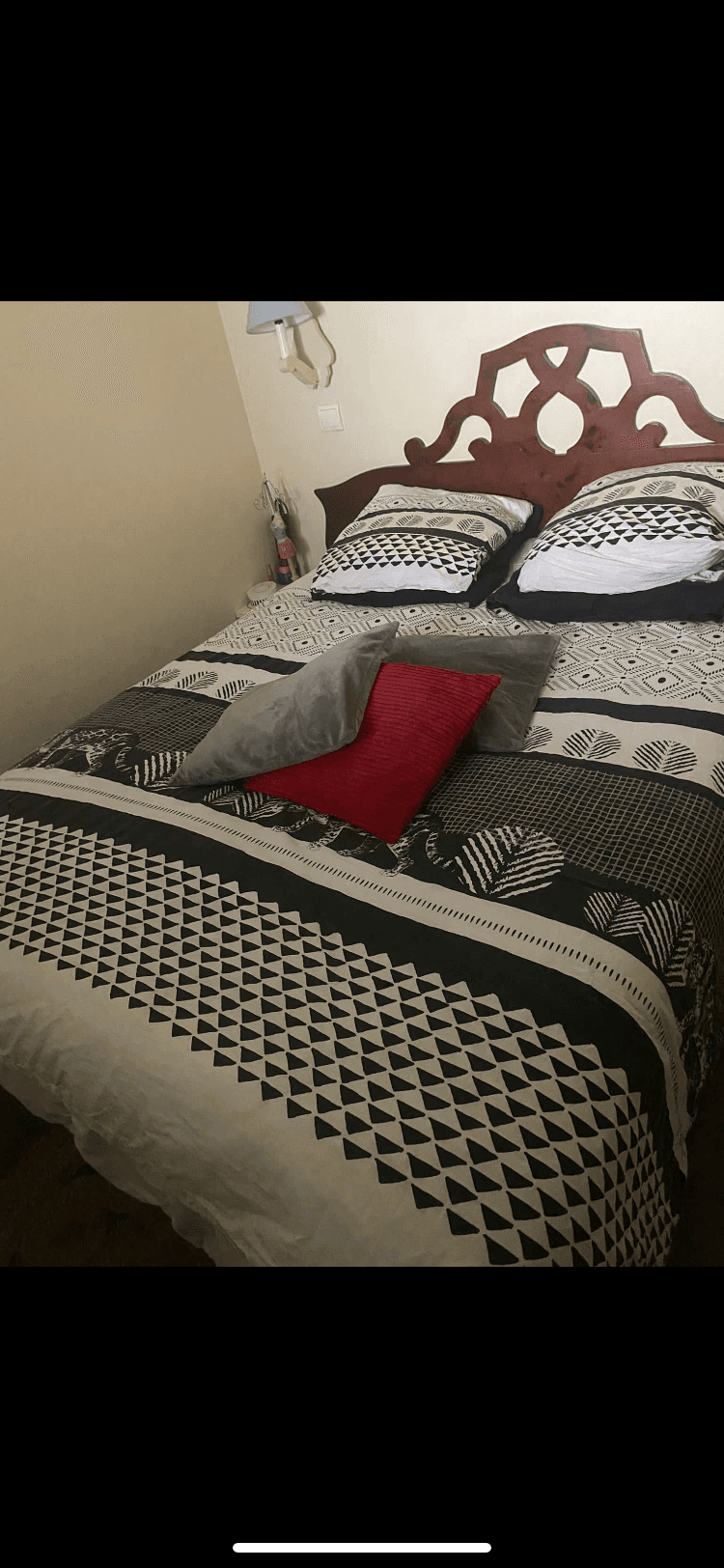 Chambre principale avec lit double