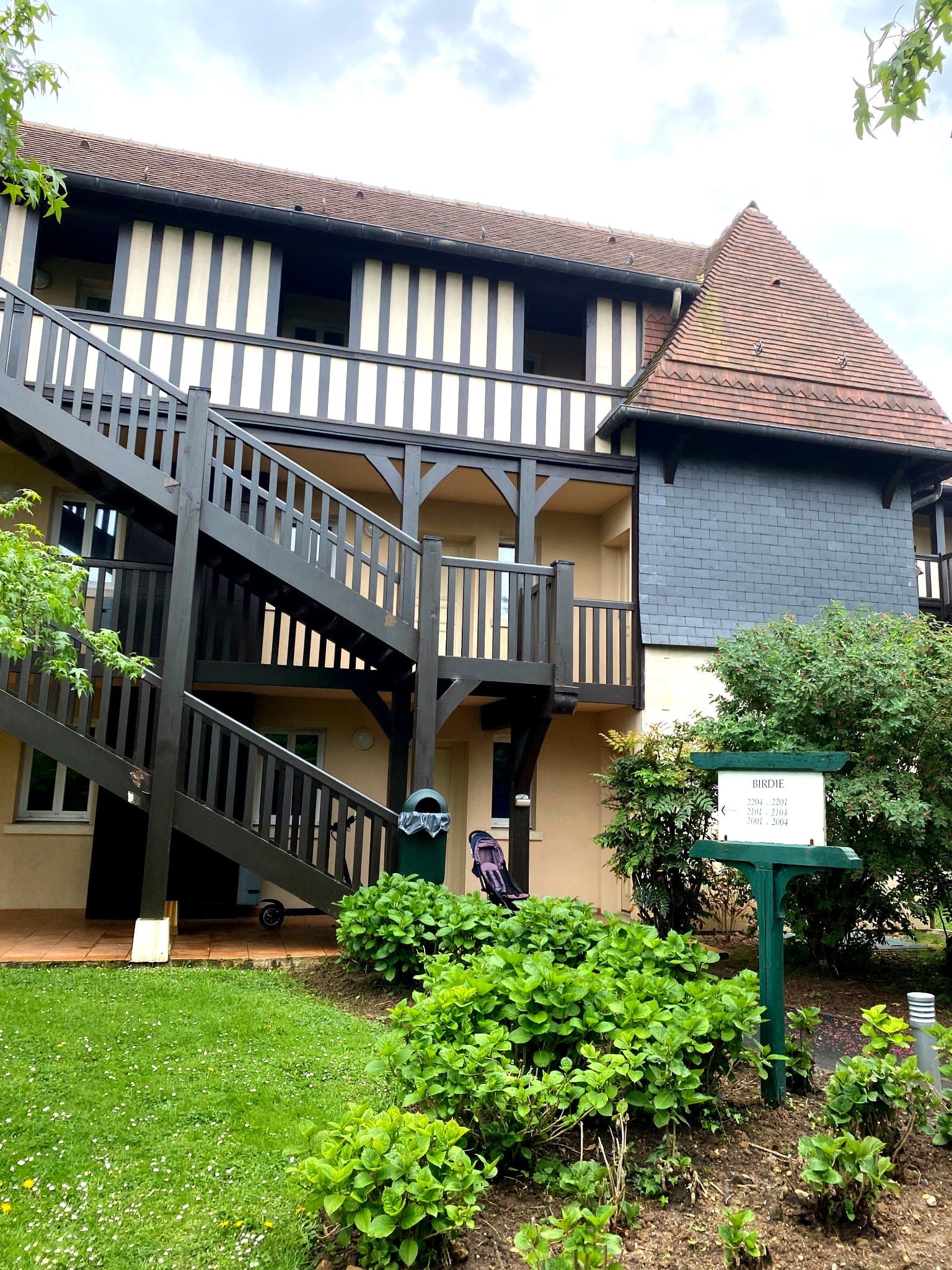 Façade de la résidence Le Birdie à Deauville
